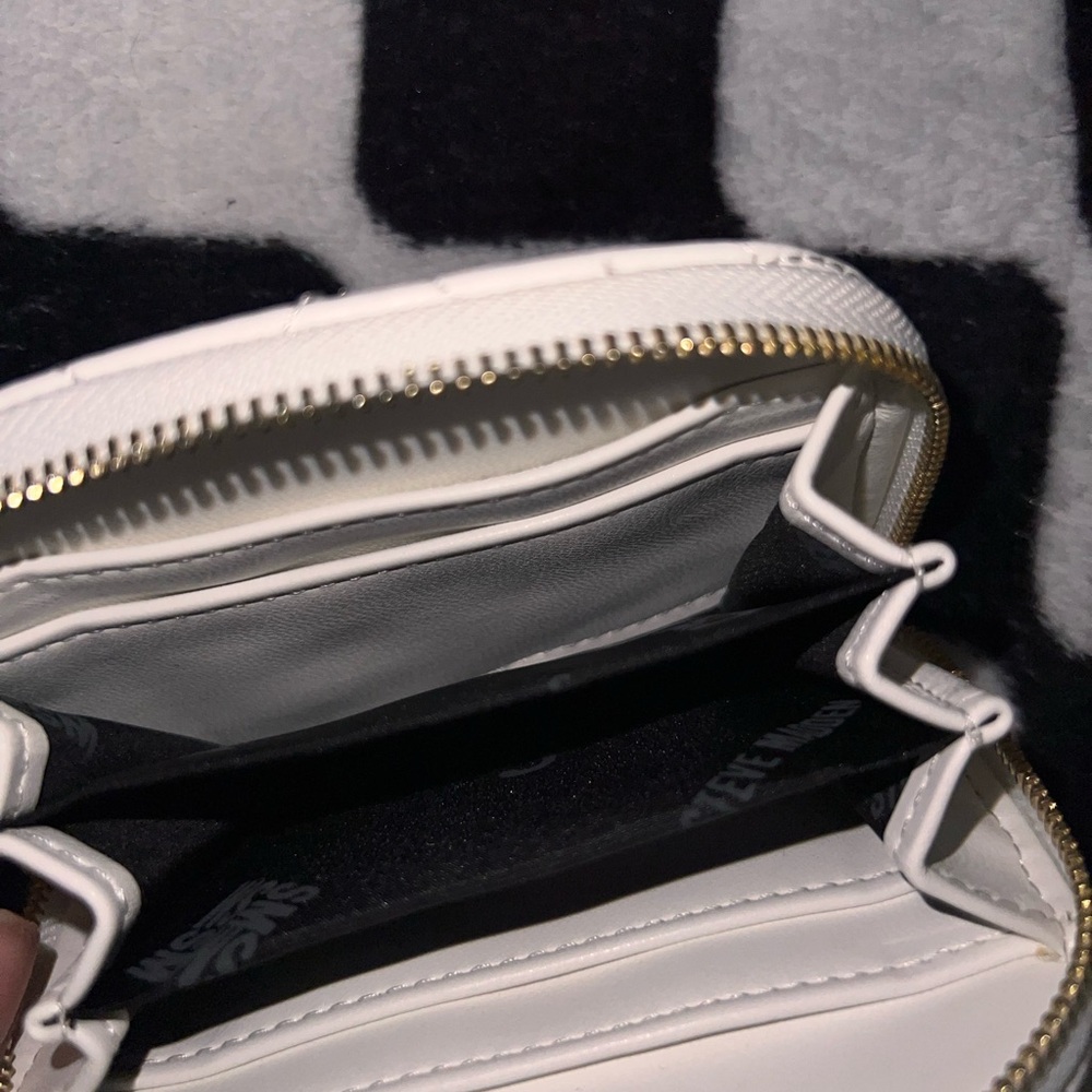 White Quilted Cardholder Wallet - Picture 4 of 4